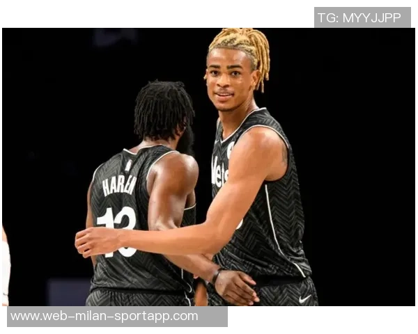 克拉克斯顿迎来生涯首次三双表现出色砍下18分11篮板12助攻可喜可贺